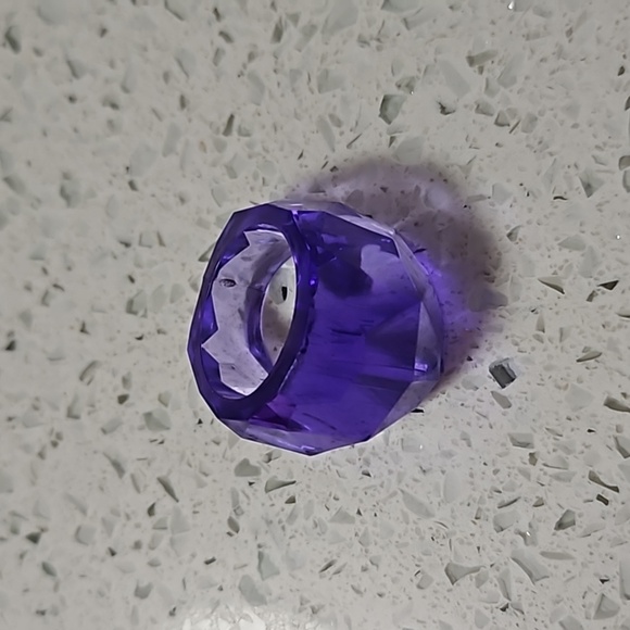 ✨️Fun Fashion Purple Plastic Avon Faceted Ring Size 8/9 - Picture 7 of 10